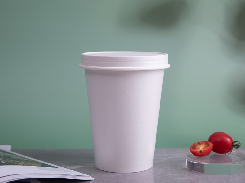 堆肥化可能なコーヒーカップは何から作られていますか？
